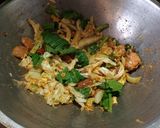 Foto langkah ke 2 dari resep 318. Mie Tek Tek Udang.