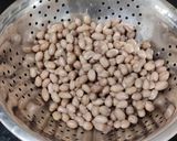 A picture of step 1 of Peanut sundal.
