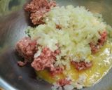 A picture of step 4 of Simple Hand-Kneaded Hamburgers.