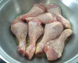 Foto del paso 1 de la receta: Jamoncitos de pollo a la cerveza