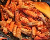 A picture of step 2 of Tomato Curry with Prawns and Coconut.