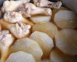 A picture of step 4 of Stewed Daikon Radish and Chicken Drumettes.