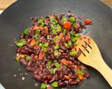 A picture of step 1 of Chilli sin carne.