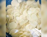 A picture of step 1 of Sweet Crunchy Chips.