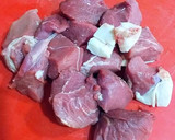 Foto del paso 1 de la receta: Ternera en salsa de especias y guisantes