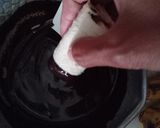 Foto langkah ke 7 dari resep 47. Choco Banana Roll Simple.