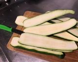Une image de l'étape 1 de Courgettes grillées aux deux fromages et épices espagnoles.