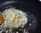 A picture of step 2 of Simple Crab Meat Tomato Cream Pasta.
