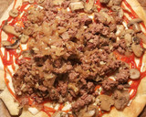 Foto del paso 10 de la receta: Pizza de hojaldre con ternera picada y champiñones