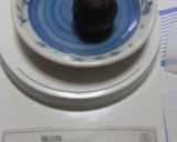 A picture of step 7 of Grandma's Mugwort Manju.