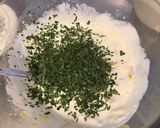 Une image de l'étape 3 de Tartinade au yaourt grec,olives,citron et persil.