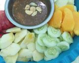 Foto langkah ke 5 dari resep Rujak Buah Manis.