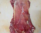 Foto del paso 1 de la receta Rollitos de ternera rellenos de jamón serrano y espárragos con papas fritas y mojo de pimiento