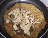 Foto del paso 3 de la receta: Crep de ZANAHORIA con relleno tipo FUGAZZA! 🥕🧅🧀