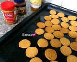 صورة لخطوة 3 من وصفة حلى البسكوت كالبيتزا