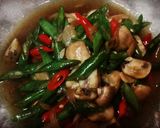 Foto langkah ke 6 dari resep Oseng Buncis Jamur Kancing Saos Tiram.