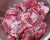 Foto langkah ke 1 dari resep Tengkleng Kambing Pedas.