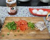 A picture of step 2 of Schezwan chutney brown Bread 🍞 tomato 🍅 onion omellete.