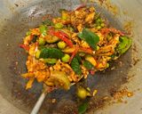 รูปขั้นตอนการทำที่ 4 ของ ไก่ผัดเผ็ด