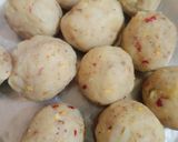 A picture of step 2 of Aloo wara.