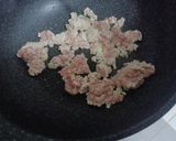 รูปขั้นตอนการทำที่ 1 ของ เห็ดเผาะผัดไข่ใส่หมูสับ