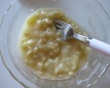 A picture of step 5 of Banana & Kiwi Muffins with Yogurt.