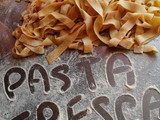 Parpadelle fresche con salsiccia, melanzana e finocchietto