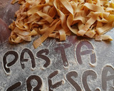 Foto del passaggio 3 della ricetta Parpadelle fresche con salsiccia, melanzana e finocchietto