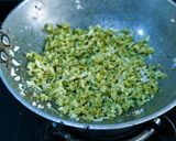 A picture of step 3 of Tricolour Poha 🇮🇳.