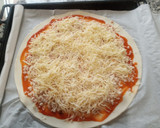 Foto del paso 4 de la receta: Pizza normal o sin gluten estirada o enrollado de pollo y queso