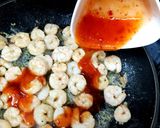 A picture of step 2 of My Garlic & Sweet Chilli prawns on a Wild Rocket bed 🤗.