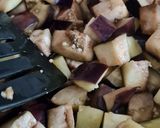 Foto del paso 2 de la receta: Berenjenas con champiñones 🍆 🍄Berenjenas salteadas en AOVE con champignones, ajo y perejil 🍆 BBB