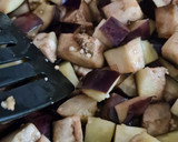 Foto del paso 2 de la receta: Berenjenas con champiñones 🍆 🍄Berenjenas salteadas en AOVE con champignones, ajo y perejil 🍆 BBB