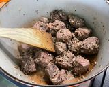 A picture of step 6 of Peposo-Style Beef with Black Pepper and Red Wine.