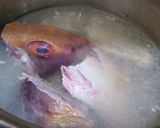 Foto langkah ke 2 dari resep Sup kepala ikan kakap merah.