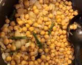 A picture of step 2 of Achari Chana Pulao (Pickled Garbanzo Rice).
