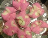 Foto langkah ke 6 dari resep Bolu kukus pink ketawa.