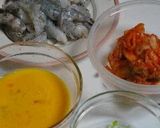 A picture of step 1 of Crispy Fried Shrimp with Egg Kimchi.