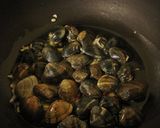 A picture of step 7 of Authentic Vongole Bianco Clam Pasta.