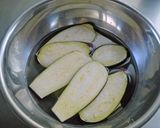 A picture of step 2 of Anchovy Flavored Eggplant on Toast.