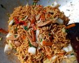 Foto langkah ke 6 dari resep Mie Goreng.