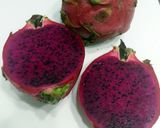 A picture of step 1 of Dragon Fruit Juice.