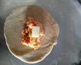 A picture of step 4 of Chicken gujiya.