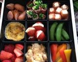 A picture of step 2 of DEAN&DELUCA 3-Tier Bento Box for Flower Viewing.