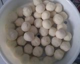 Foto langkah ke 3 dari resep Cilok kuah kacang.