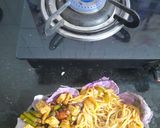 A picture of step 6 of Vegetable sizzler with barbecue noodles.