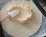 Une image de l'étape 4 de La galette des rois (uniquement avec de la pâte d'amande).