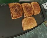 Foto del paso 2 de la receta: Tostadas de quesos gratinado para el desayuno!!