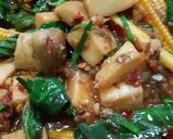 รูปขั้นตอนการทำที่ 2 ของ "เห็ดผัดพริกแกง"🍄🌶 Mushroom Stir Fried with Red Curry Paste