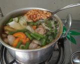 Foto langkah ke 3 dari resep Sop sayur jamur.